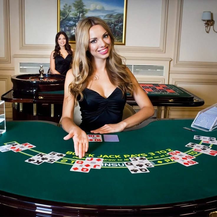 Aplikasi slot terbaru menampilkan meja Pretty Gaming di layar ponsel dengan antarmuka responsif